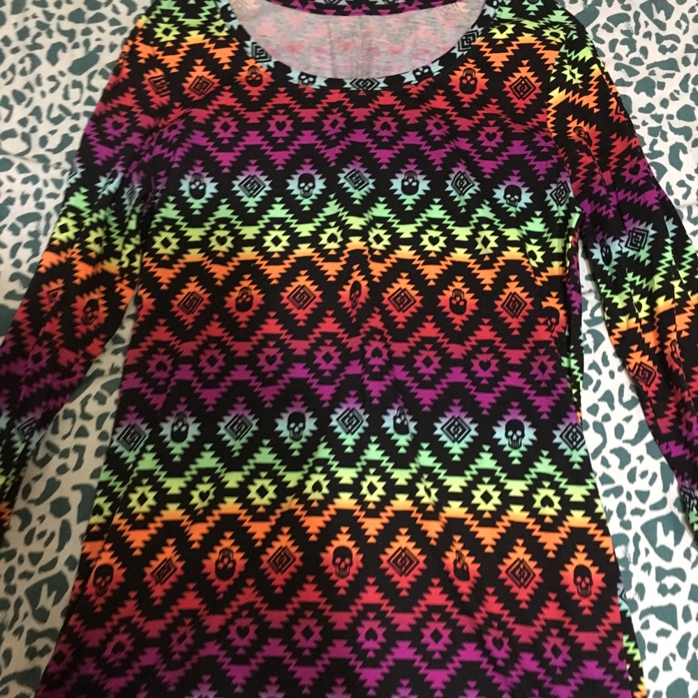 FREE W/ PURCHASE - Long sleeve shirt